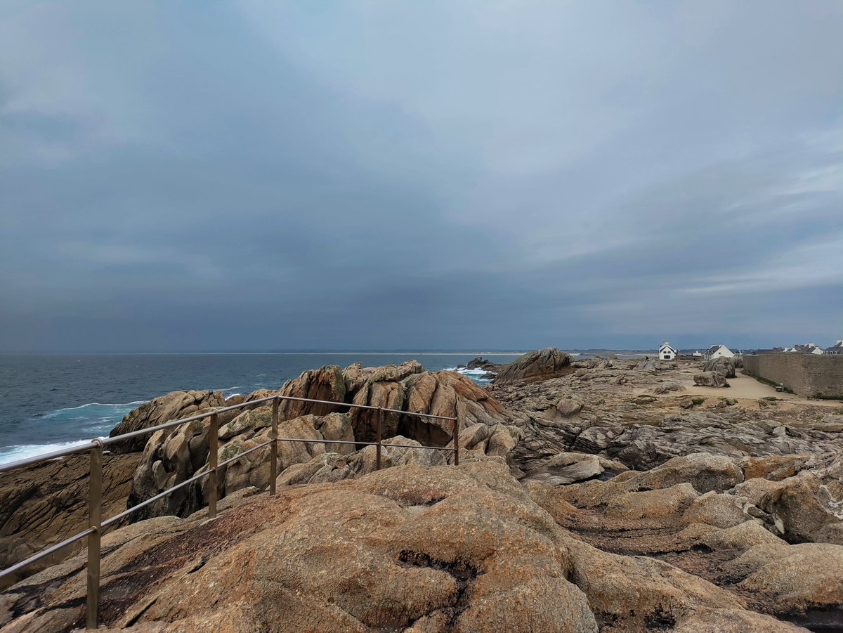 brigittelecam's tweet image. Le vent se lève, le grain arrive, peut-être soufflé depuis Cowes par les participants à la #RolexFastnetRace 
#Bretagne #breizh #PaysBigouden