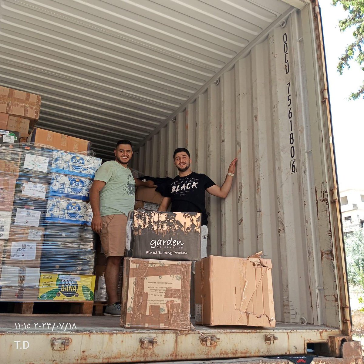 ThePachaProject's tweet image. 22,000 reusable pads to support a further 2,750 people out of period poverty have arrived in Lebanon for local Lebanese affected by the economic crisis and Syrian refugees.

We also sent a 40 ft container with 1000 boxes of kids clothes and shoes for The Free Shop Lebanon 💙🧡