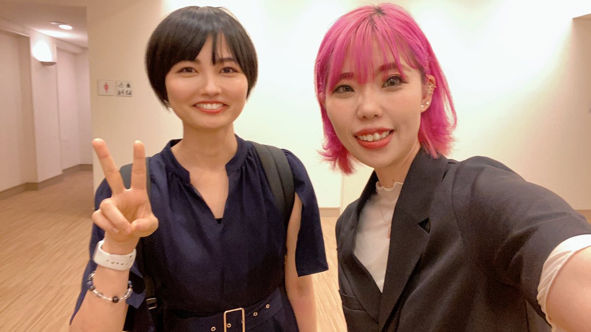 7974lovesmile's tweet photo. まさかのまさかの活動家仲間の
田中麗華ちゃんがハンカチプレゼントしてくれました
いつもありがとう
麗華ちゃんも受賞おめでとうございます
これからも一緒に色々活動して
いけたら嬉しいです

#児童養護施設　#活動家
#JCI #TOYP #青年会議所 https://t.co/wUVrqOcQZl