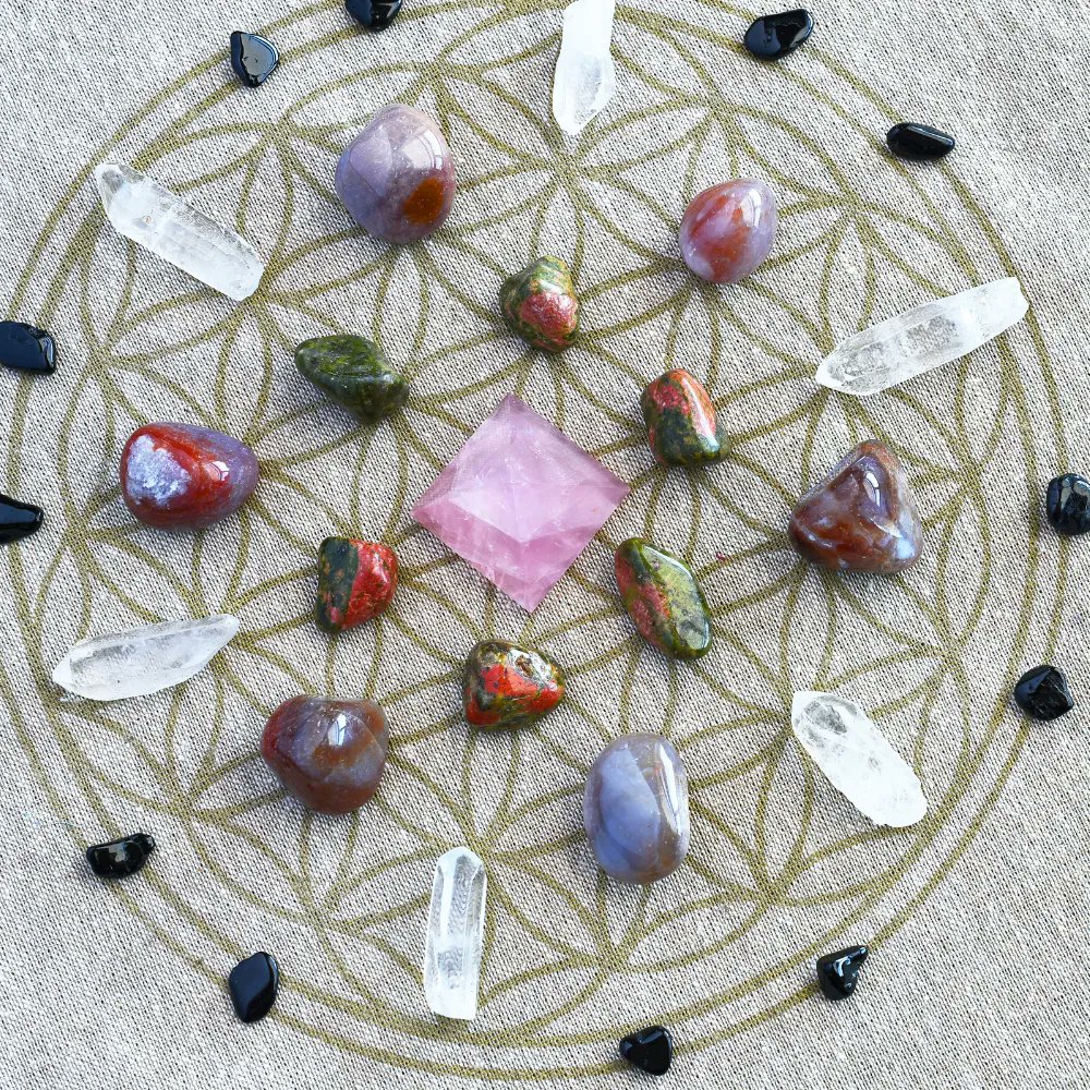 ZenCollection10's tweet photo. Creating a crystal grid isn't just about arranging stones in a pretty pattern. It's an intentional act of aligning your desires with the universe. 🌌🌟
.
#energy #intentions #manifesting #dreams #goals #crystals #healing #barrie #toronto #zen #wisdom #powerful #enlightenment https://t.co/SKFP2c9qcY