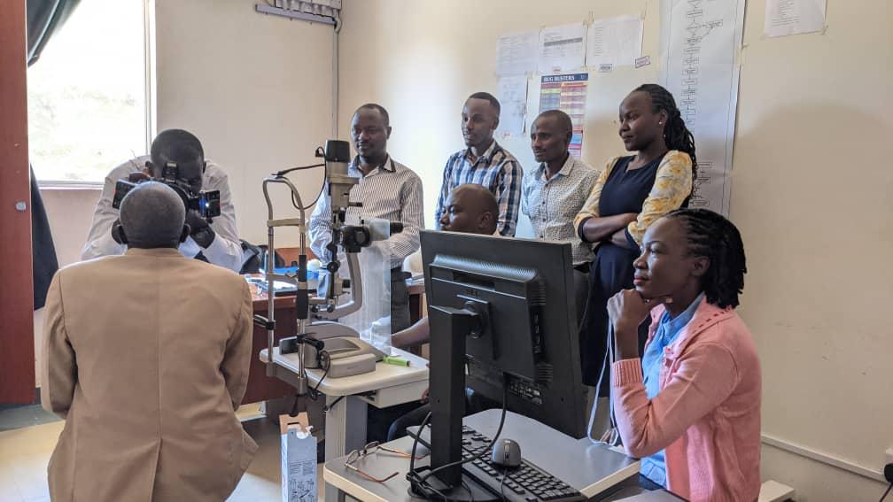 OSUsocietyofug's tweet photo. Teams from @EyeMengo, @RuharoHospital and Masaka RRH had a 1 week training at @MbararaUST Eyecentre which ended yesterday. The training equipped the attendees to carry out different microbiological tests on ocular samples to improve diagnosis of Microbial Keratitis in Uganda. https://t.co/d9uDXhOrVg