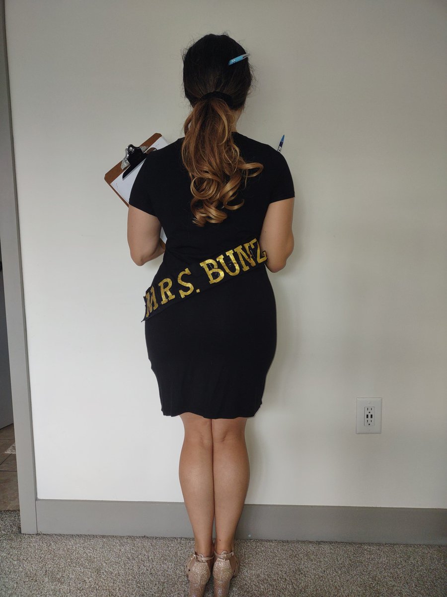 BunzMrs's tweet photo. Designing my new sash. 🧷🪡🧵 Yay or nay? Go to https://t.co/XecArD0MsS to see without the dress underneath. #onlyfansgirl #onlyfanslatinas #onlyfansmodel https://t.co/EK7H9aFZCB