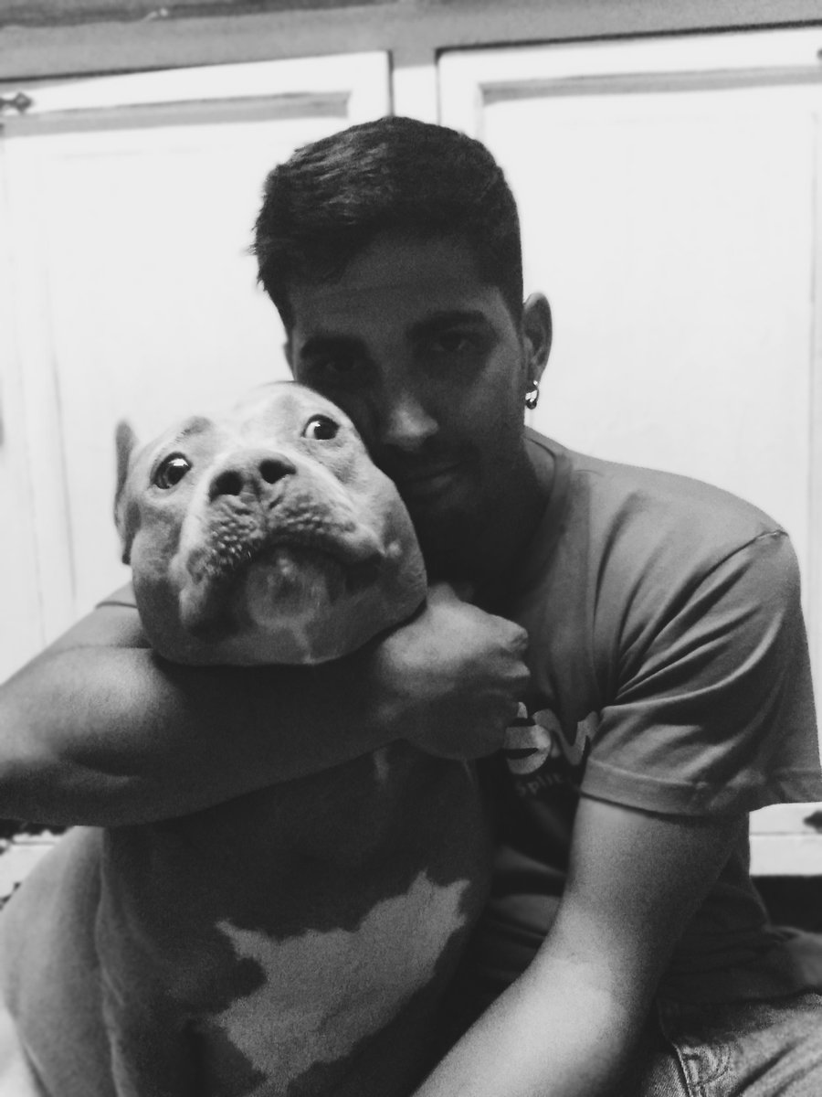 Ruben_____G's tweet photo. Hoy  hace un mes que ya no estás a nuestro lado, como siempre te gustaba  estar. Un mes largo, muy largo.
Todavía  espero llegar de trabajar y que estés ahí, detrás de la puerta  esperando a que te salude, pero no estás y me parte el corazón. 
Hasta siempre mi más fiel amiga ❤️🐾 https://t.co/qimsbm4LcR