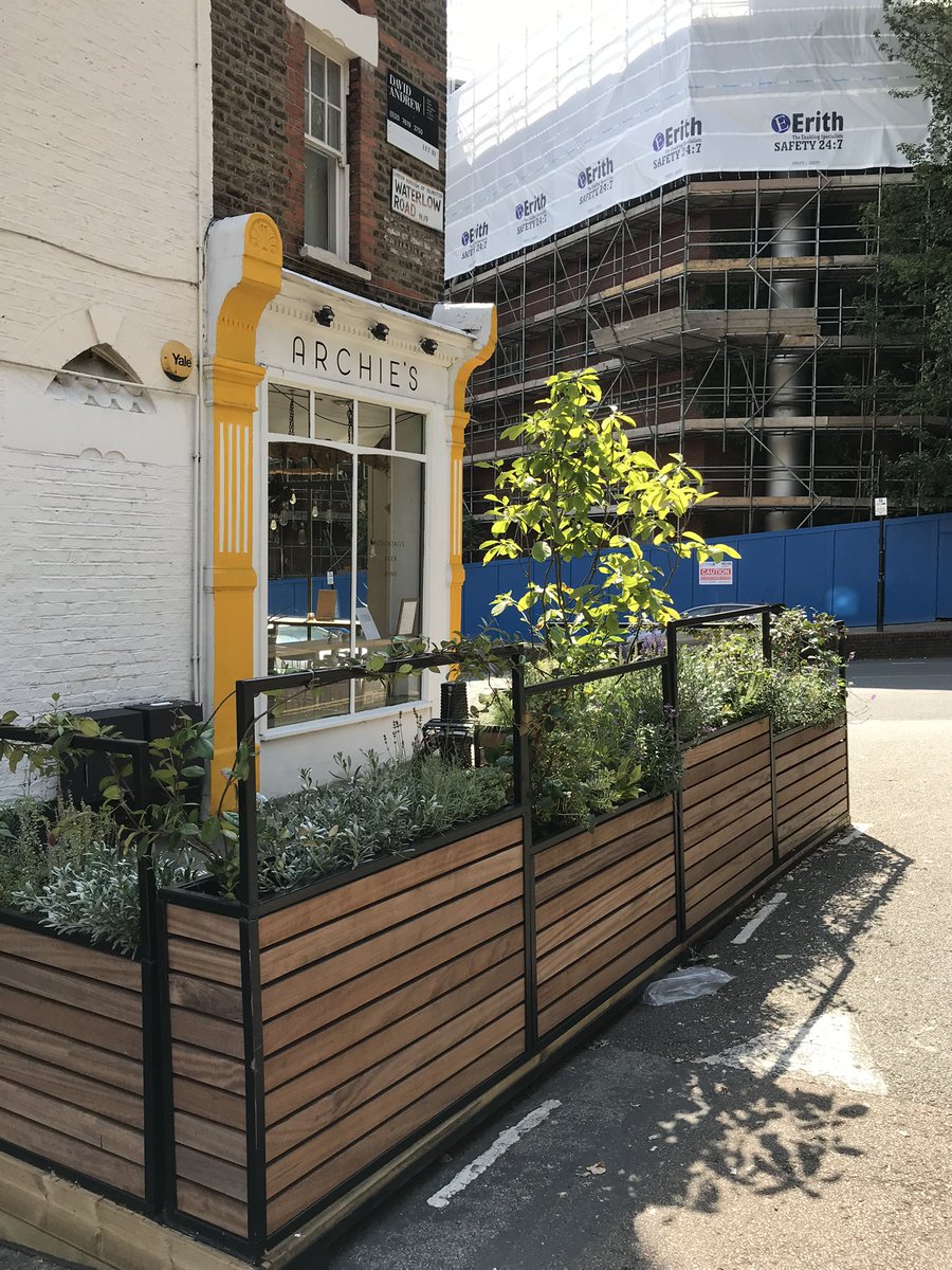 @TobySpearpoint @SusanneGriesha1 @Labourstone @kira_millana @alistrathern @Parklets_UK @AxtellCarolyn @_wearepossible @WeSupportWFMH And talking of parklets, where has the commercial parklet on Waterlow road gone ?  Guess what’s squatting on the space now ……….🚘 Hope the parklet is carefully stored for reuse as it cost 💷💷💷 @IslingtonBC @Parklets_UK @SusanneGriesha1 @rachaelswyn @WalkIslington