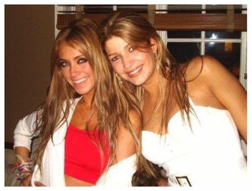 anythrowback's tweet photo. 🔙 #AnyThrowback Anahí con fans en Miami, USA 🇺🇸 20.07.2007 https://t.co/mUcFihXYBX