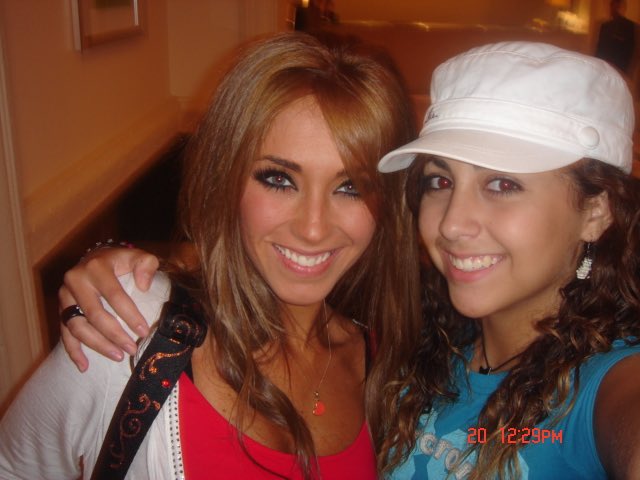 anythrowback's tweet photo. 🔙 #AnyThrowback Anahí con fans en Miami, USA 🇺🇸 20.07.2007 https://t.co/mUcFihXYBX