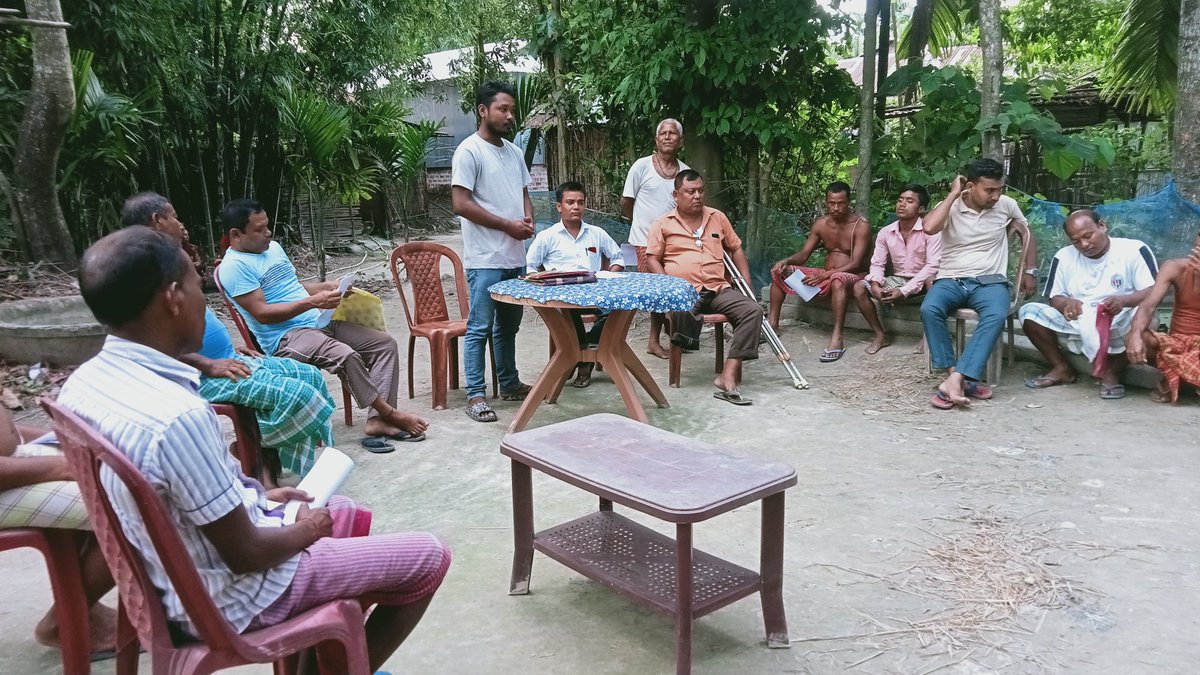 cdfDhubri's tweet photo. ২য় দিন :-আজি আমৰা ধুবুৰী জিলা চিলাৰায় উন্নয়ন মঞ্চ সাথোত কোচ ৰাজবংশী জাতীয় ছাত্ৰ সন্হা KRANSU ৰ নেতৃত্ববৰ্গ ই ধুবুৰী জিলাৰ আগমনী খণ্ড উন্নয়ন ৰ অন্তৰ্গত চৰকাৰী সুবিধা থাকি বঞ্চিত  ভামনডাঙা গাঁৱেৰ ৰাইজেৰ অটি
@himantabiswa  @RanjeetkrDass  @CMOfficeAssam https://t.co/295A62kYXN