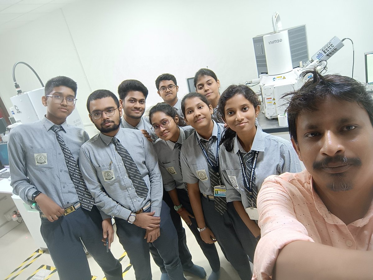 Nice to interact with young enthusiastic minds. 
#iiserkolkata #AcademicTwitter #chemtwitter #dcsiiserkolkata  #FESEM