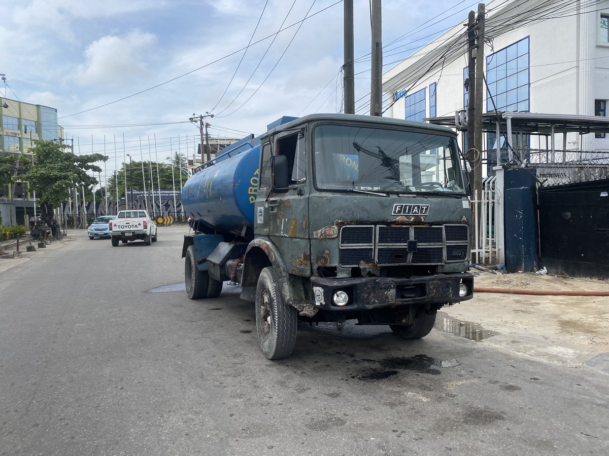 Stanleyclimate's tweet image. I have to ask how did this FIAT truck pass it’s annual roadworthiness check?