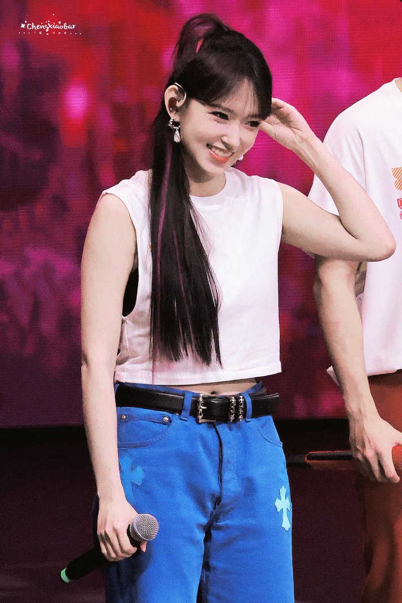 chengxiaobar's tweet photo. 230722 YH Family Concert2023

Sweet heart🥰

#YHFamilyConcertWithChengXiao 
#ChengXiao #성소 
#YHfamilyConcert https://t.co/bjMigg6M1f