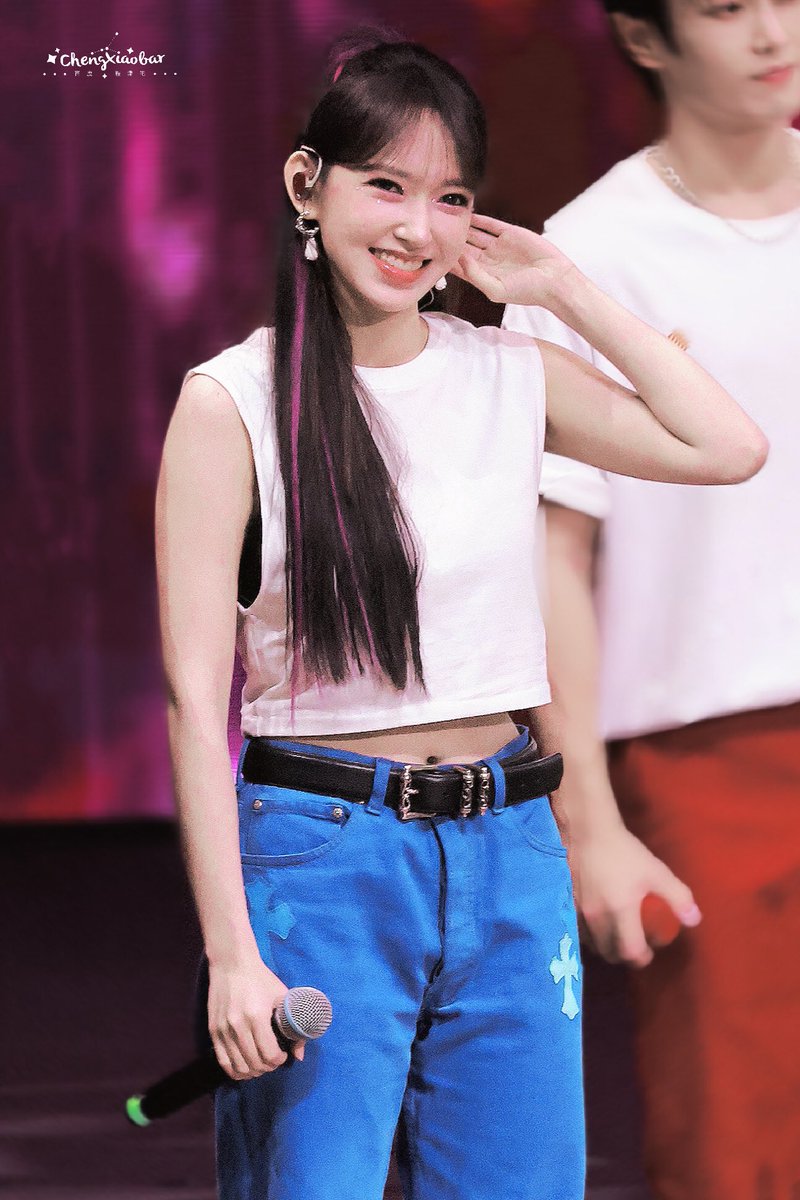 chengxiaobar's tweet photo. 230722 YH Family Concert2023

Sweet heart🥰

#YHFamilyConcertWithChengXiao 
#ChengXiao #성소 
#YHfamilyConcert https://t.co/bjMigg6M1f
