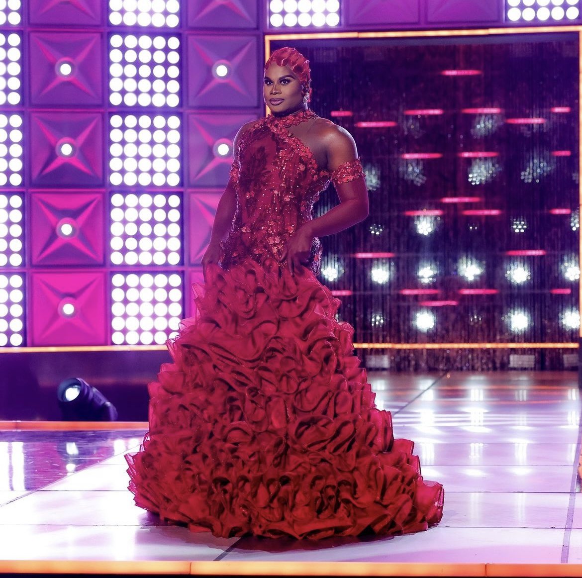 YOU ARE THE VISUALS!

Baby we made it! 🏁 The grand finale of #AllStars8 is now streaming on @paramountplus! 👑