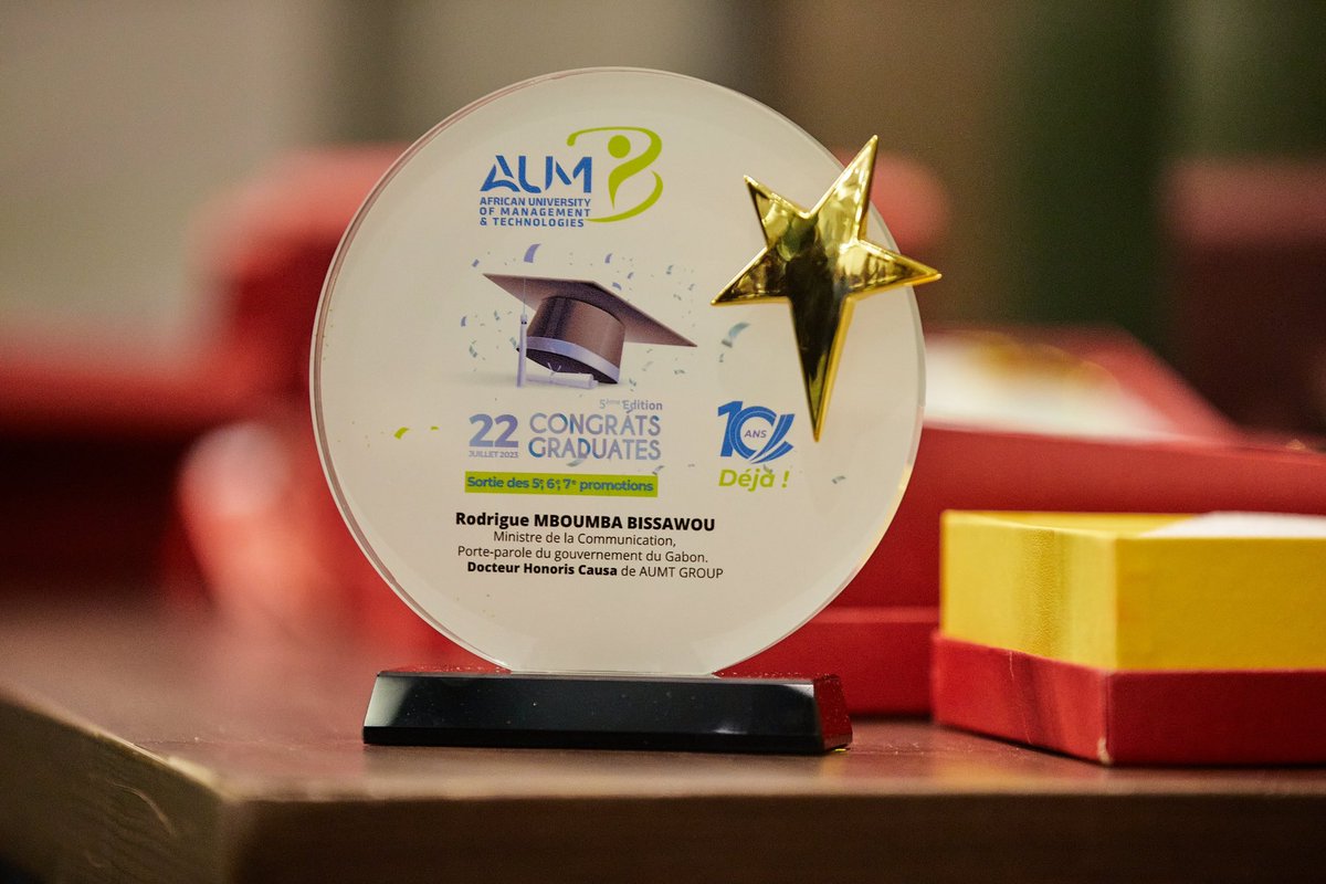 Toutes mes félicitations aux heureux récipiendaires. Je suis profondément reconnaissant envers le conseil scientifique de l'African University of Management &amp; Technologies Group pour cette marque de distinction.
#Gabon #graduation #honoris