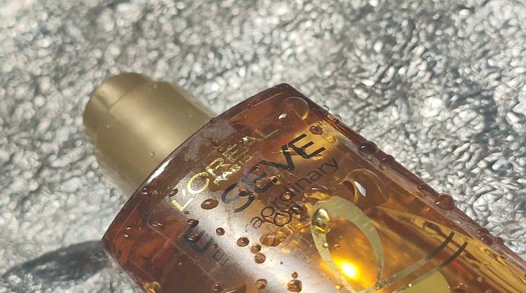 HAIR OIL kesukaan ku untuk rambut kering.. 
 yang pasti buat rambut jadi lebih lembut dan lebih mudah diatur💛
Kalian juga pake ini kah?? 
shope.ee/10ZKmBzh4Z