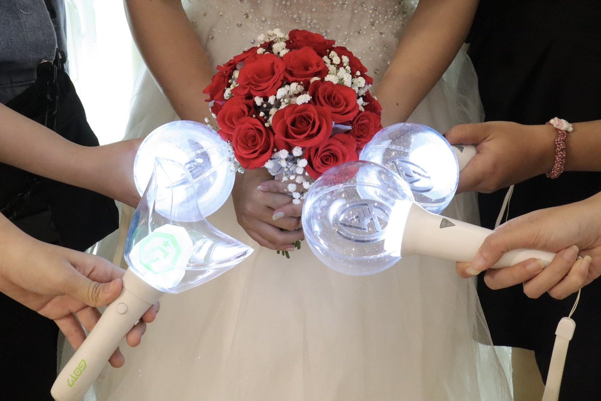 meolarva's tweet photo. In our beloved fellow Choice's wedding 💙

“내가 웨딩드레스를 입고 다른 사람의 신부가 되었을 때도 당신은 여전히 내 마음에서 가장 아름다운 사랑이였다”

@official_ACE7 #CHOICESELCADAY 
#ACE  #에이스 #CHOICE #초이스 #DONGHUN #동훈 #WOW #와우 #JUN #준 #KIMBYEONGKWAN #김병관 #CHAN #찬 https://t.co/aGGq1xxRjW