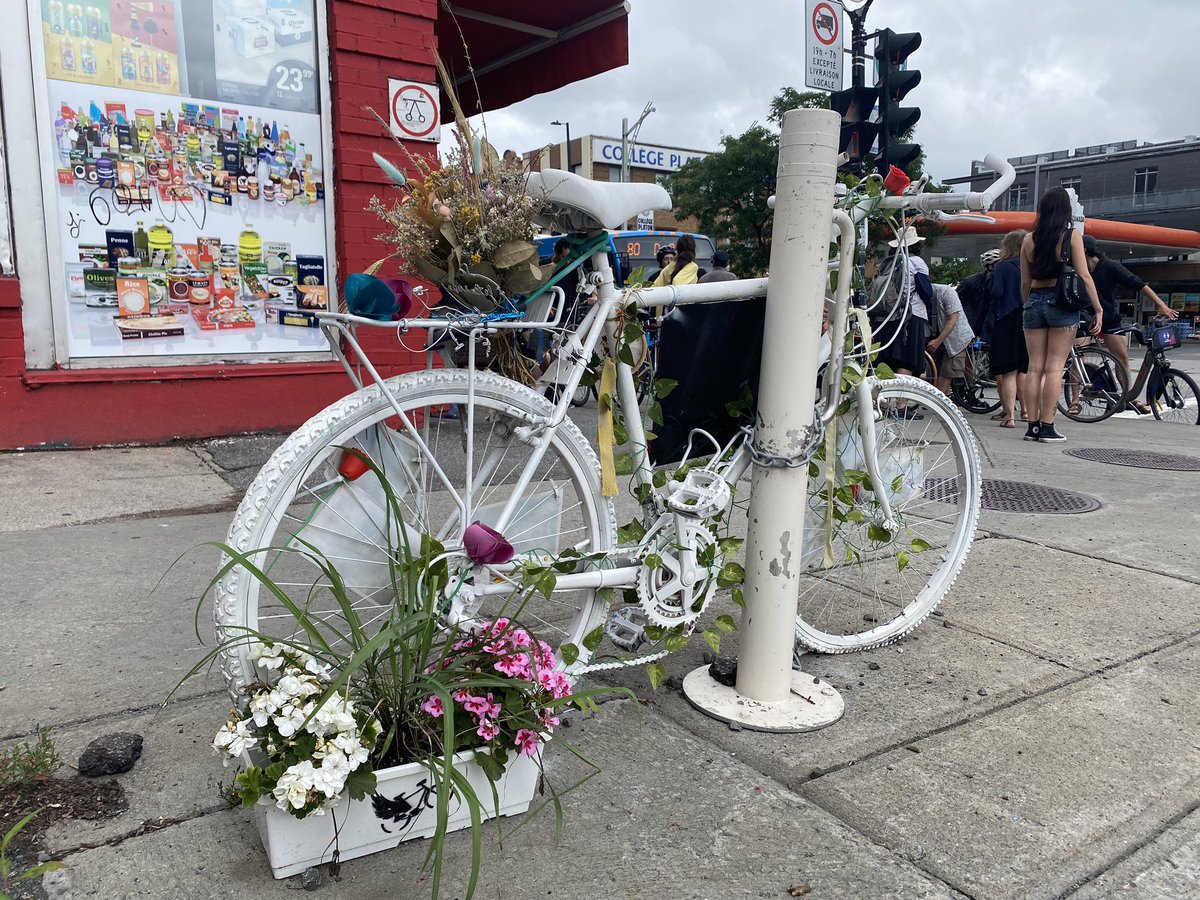 BritHenriques's tweet photo. #NEW: Montreal organization Vélo fantôme Québec is marking its 10-year anniversary with a protest on Saturday calling for protected bike lanes on Park Avenue. @CityNewsMTL https://t.co/ACKQgcx4lt