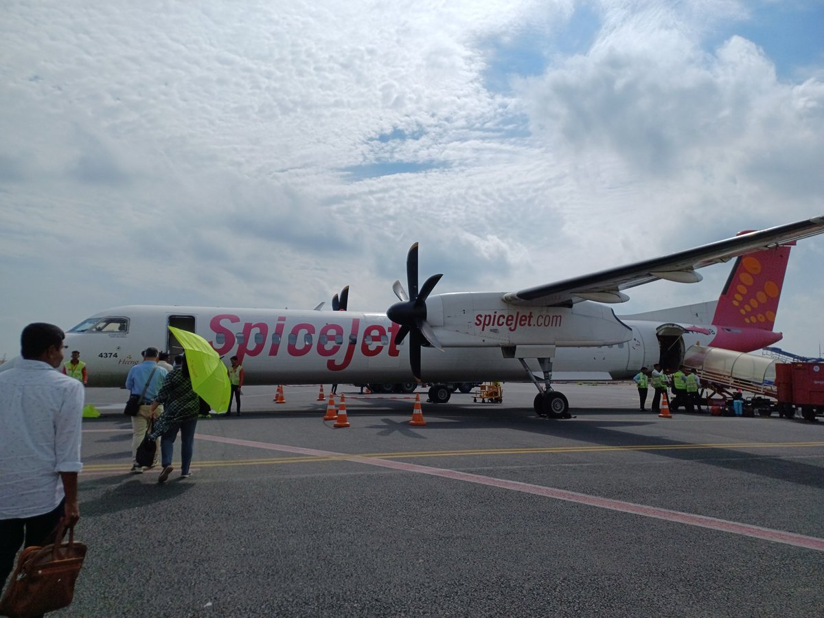 @flyspicejet 
Witnessed #excellence in #customerservice when ground staff at #GwaliorAirport offered umbrella to the passengers boarding the flight SG2959 to #Hyderabad. A lady with an infant who was first to board the plane, senior citizens and others must have felt comforted.