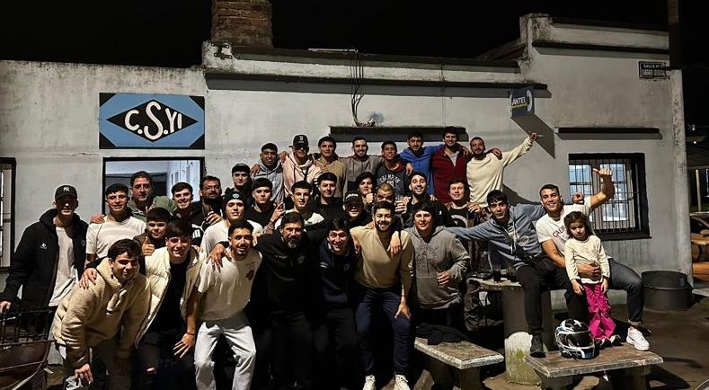 Celeste y negra es la casaca de mi cuadro 💙🖤💙🖤