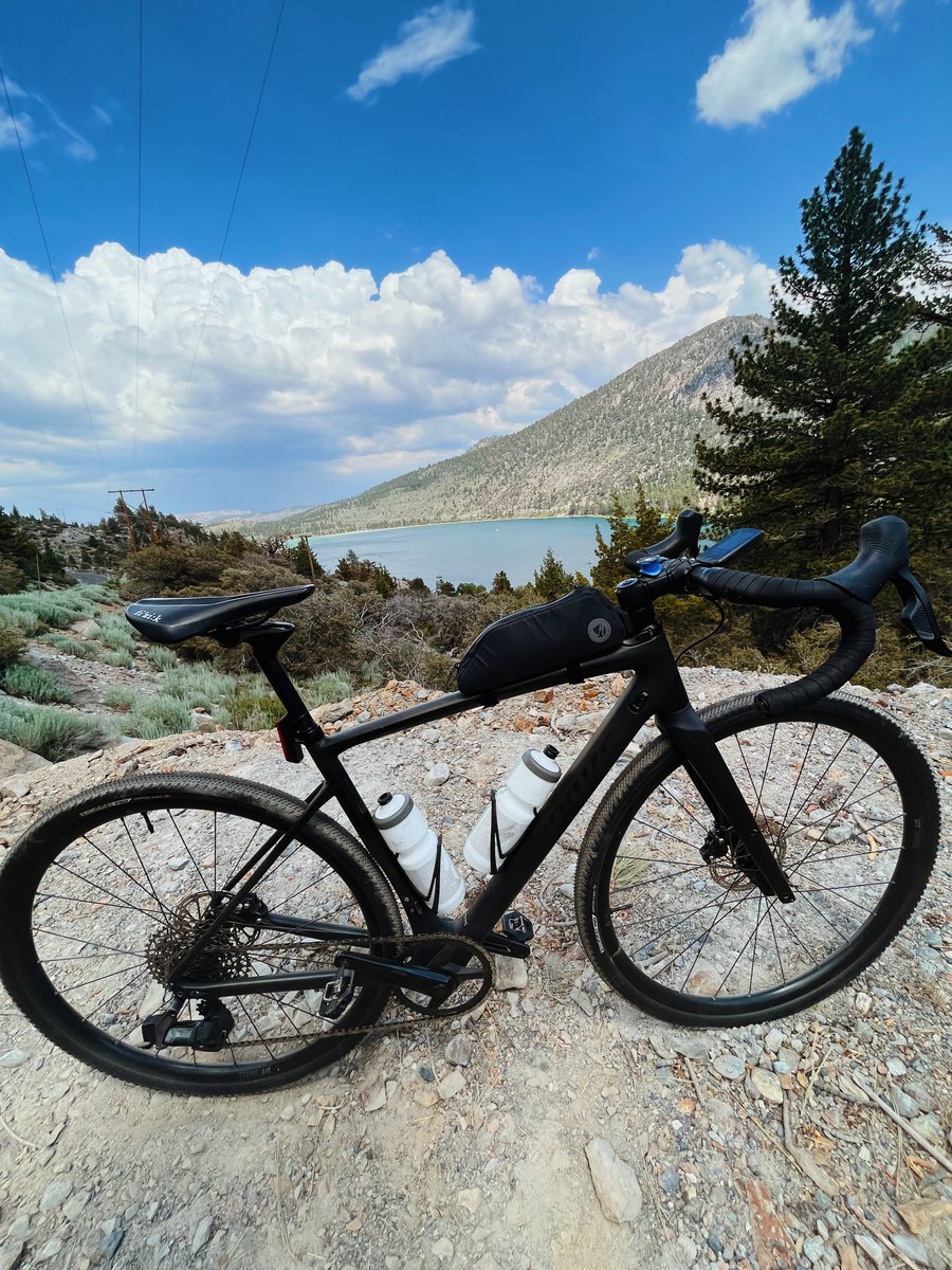 shoodwin's tweet photo. Spent a few days in the #easternsierra on my #diverge. You wouldn't believe how green everything is and how full the lakes are 🚵‍♂️ #gravelbike #specialized #sworks https://t.co/mQVSP34JiS