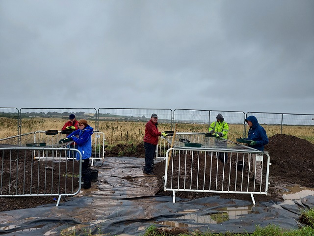 FingalHeritage's tweet image. Despite a grim start we were revived by cake-thanks Warren-and lots of interested visitors including Fin O'Carroll and her entourage. Planning ongoing in 5A with completion of topsoil removal in 5B onto stony surface. Small rest and we'll be back on Monday #diggingdrumanagh