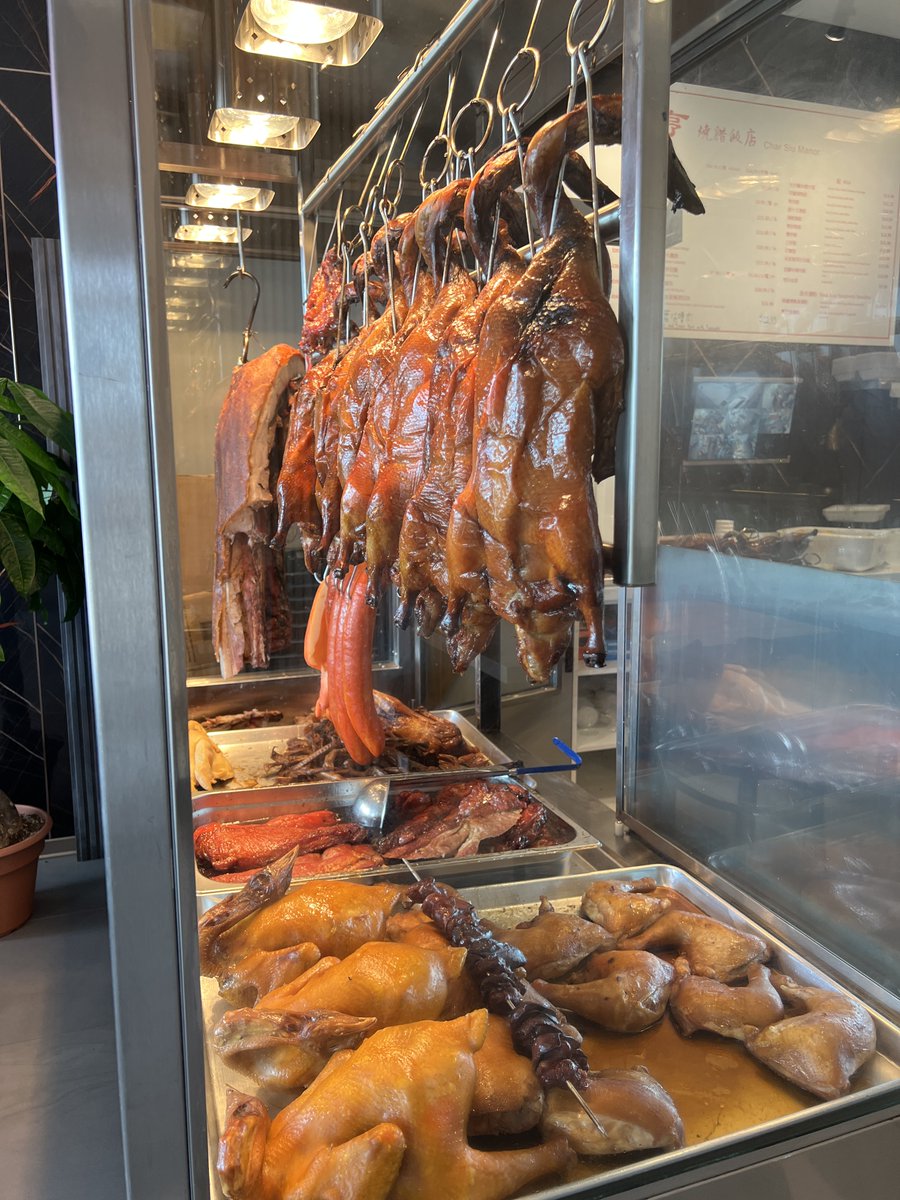Suresh's tweet photo. Char Siu Manor in Markham (9255 Woodbine Ave) - a new (3mth) Cantonese barbecue spot - is a special place for a few reasons. In the early 90s, there were many Cantonese barbecue takeout places in the GTA (Scarborough, Markham, RH, Mississauga). like everyone had their favourite. https://t.co/Vl4I56nbpV