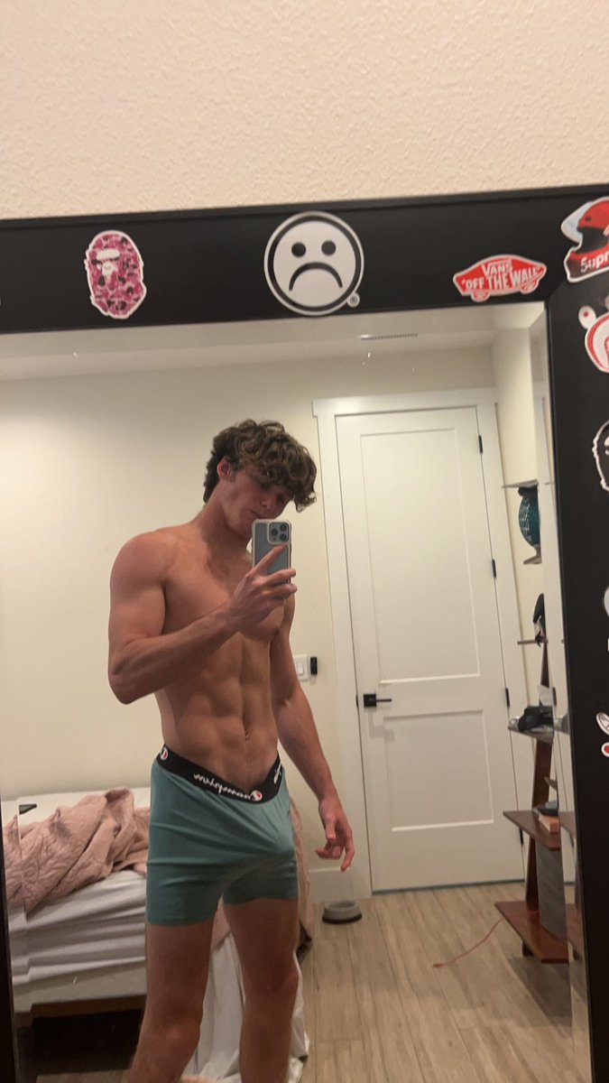miyisaurae's tweet photo. Rt if u wanna hit the gym together 😜 #fitness https://t.co/UenYSYoxvP
