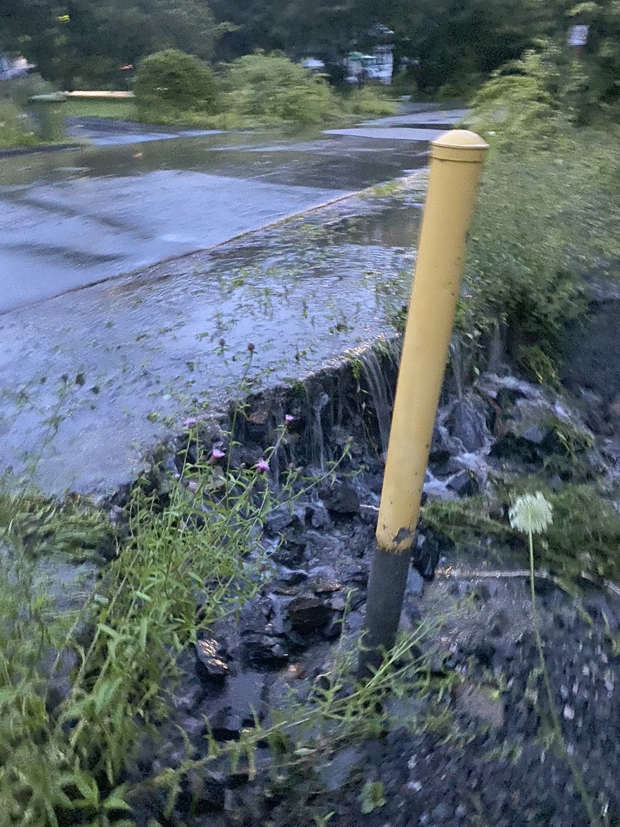 Jennfinlay's tweet photo. @HRMFireNews The dry hydrant in the next subdivision up Highland Park is not looking much better but it would work. https://t.co/oqBoTHJNeF