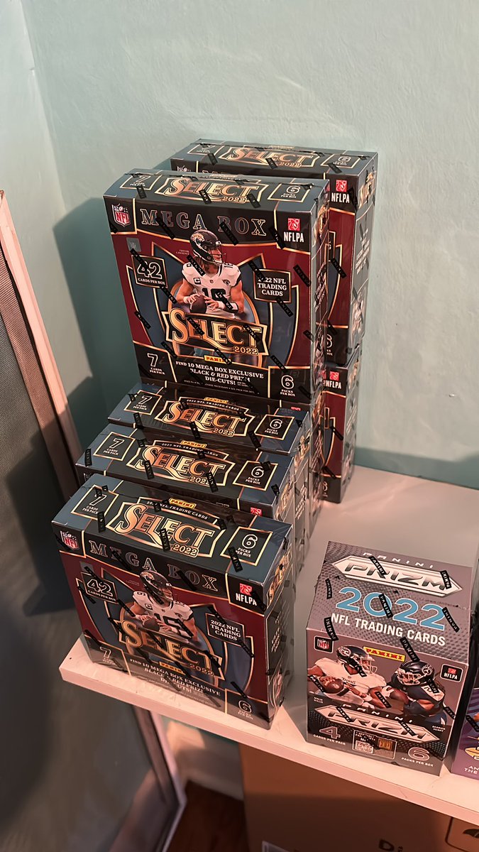 LogansLockerRm's tweet photo. Nice pickup from my local Walmart!  #thehobby https://t.co/CoyMPteJCB