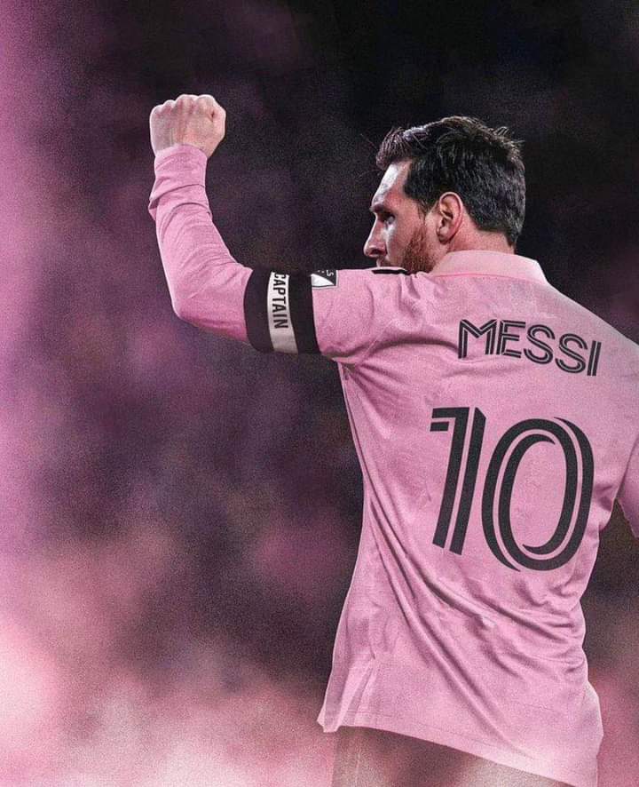 TheRealMapiti's tweet photo. The only #10 we recognize. #LM10 https://t.co/lN7MjnUK6Y