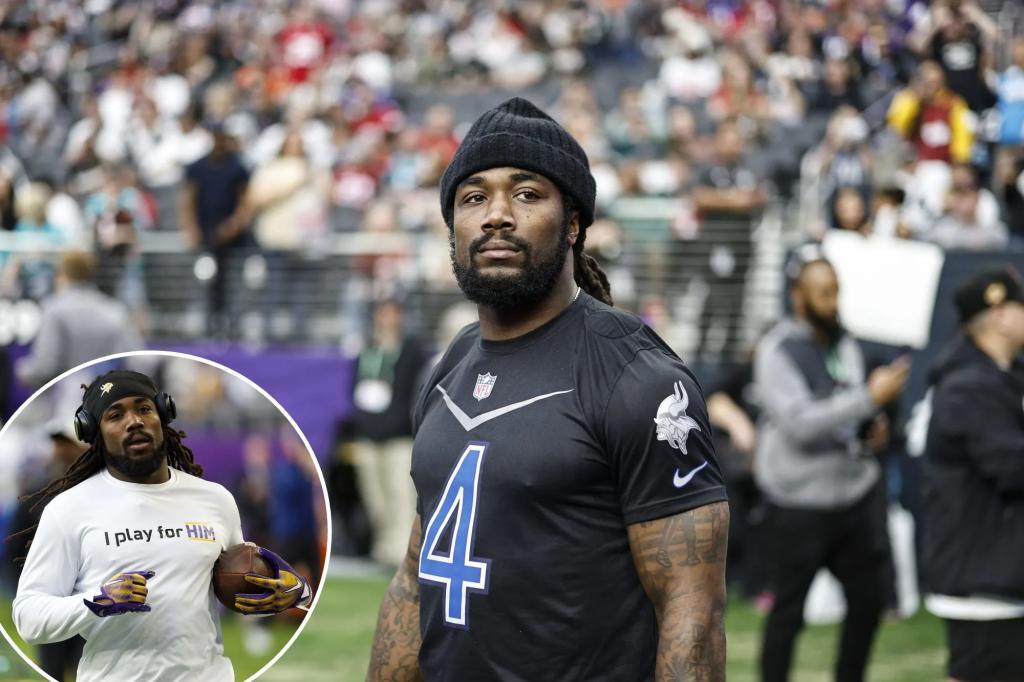 Dalvin Cook offered ex-girlfriend $1 million to settle domestic violence claims
Amid reports linking him to the Jets, free agent running back Dalvin Cook offered his ex-girlfriend $1 million to clear him of domestic violence claims, according to a document filed in Dakota C… https://t.co/ALQpPPzDEt
