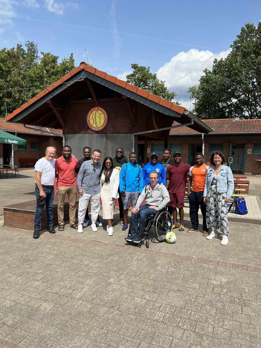 RalfBockstedte's tweet photo. Sommer der Kulturen heute im Sport- und Bürgerpark Essen-Frintrop. Gäste mit Wurzeln in Kamerun brachten leckere Speisen des Landes, eine Fußballmannschaft, Musik nebst Trommelworkshop, eine Modenschau und vieles mehr in den Park am Schemmannsfeld. Spaß für die ganze Familie. https://t.co/8iH6YaDzfZ