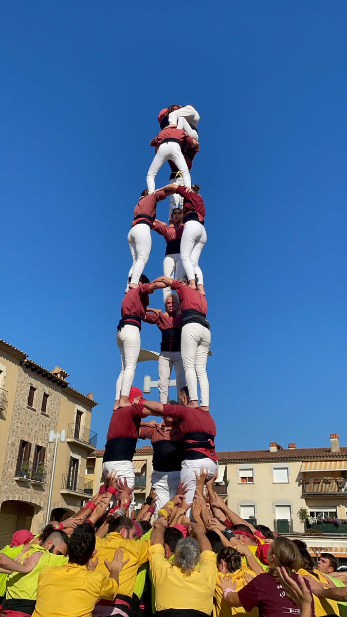 XerricsOlot's tweet photo. Ja torna a ser nostre!!!! Des del 2018 q no en descàrregavem cap i avui a Santa Cristina hem descarregat el nostre primer 3d7 de la temporada!!!
Felicitats xerrics!!!
#castells #castellers #castelleres #3d7 #setde7 #esnostre!!! https://t.co/wbAh45VosJ