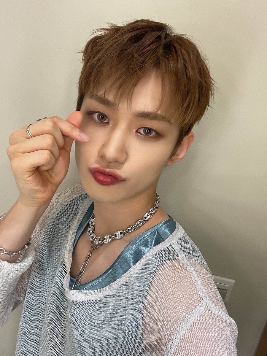by_verivery's tweet photo. [#용승]       

대만 공연까지 하얗게 불태웠다🔥
역시 더운 여름은 베러랑
이열치열 무대하기가 짱이구만✨

#YONGSEUNG #베리베리 #VERIVERY https://t.co/JRA2cA5ahp