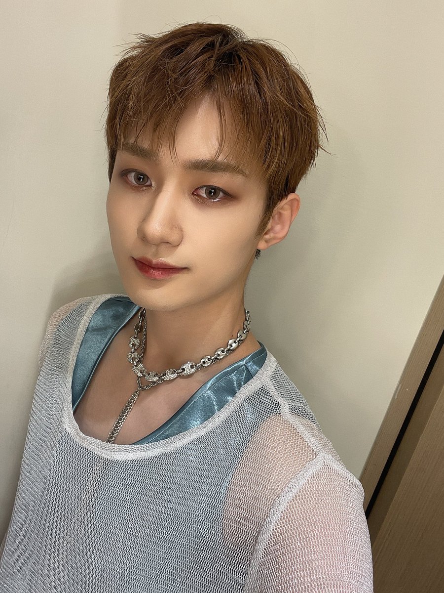 by_verivery's tweet photo. [#용승]       

대만 공연까지 하얗게 불태웠다🔥
역시 더운 여름은 베러랑
이열치열 무대하기가 짱이구만✨

#YONGSEUNG #베리베리 #VERIVERY https://t.co/JRA2cA5ahp