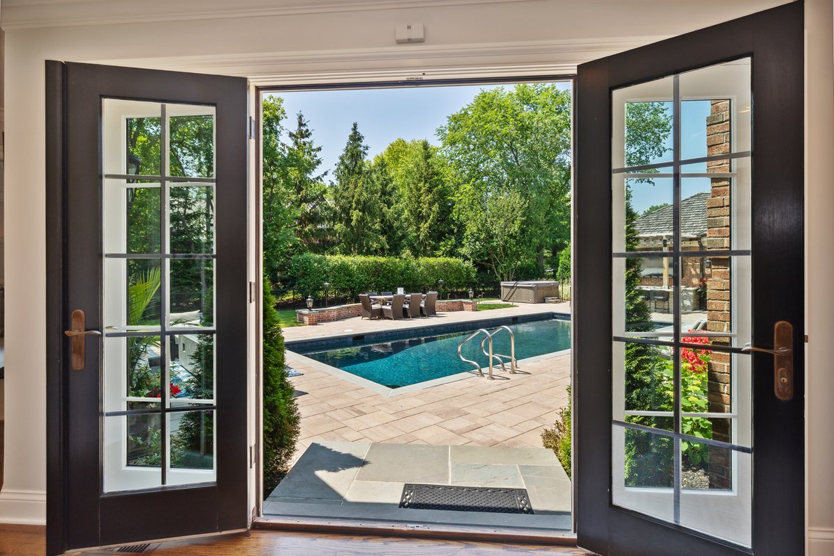 properties's tweet photo. Escape the summer heat and dive into paradise!
----
440 King Muir Road | Lake Forest, Illinois 60045
Listed by Roni Nanini. Real Estate.
Offered for $1,999,999
https://t.co/OGlUnKK5gu
#PoolsideParadise #LakeForest #SummerRetreat #HousePool https://t.co/WwDKwAzSb3