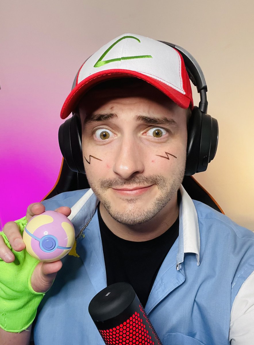 Cosplay collab with <a href="/PaendaTV/">PaendaTV</a> and the birthday girl @NugtoriousAmy starting now!

Twitch.tv/DeanByDaylight 

#gaymer #LGBTIQ #twitch #streamer #pokemon #gay

I swear, this was the only pokeball I could find 😅