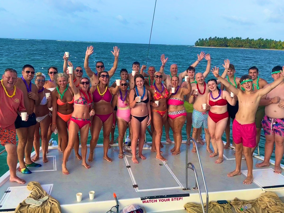 fraochisle's tweet photo. Fun &amp; memories with this crazy bunch !!! @GoDomRep @PUNTACANARESORT 
#hispaniolaaquaticadventures
#holidayseason  👙🌊🏖️☀️🛥️🥰 https://t.co/Jsj3LpW5h8