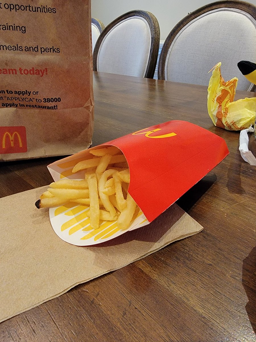 LKB84's tweet photo. @McDonaldsCanada So today i try another location than usual. They told me to wait for my food because the fries are going to take a bit longer. 3 other cars all waiting. My large fries looks like someone made a medium and dumped it in a large. Have some standards plz!! https://t.co/LECEaYRtKt