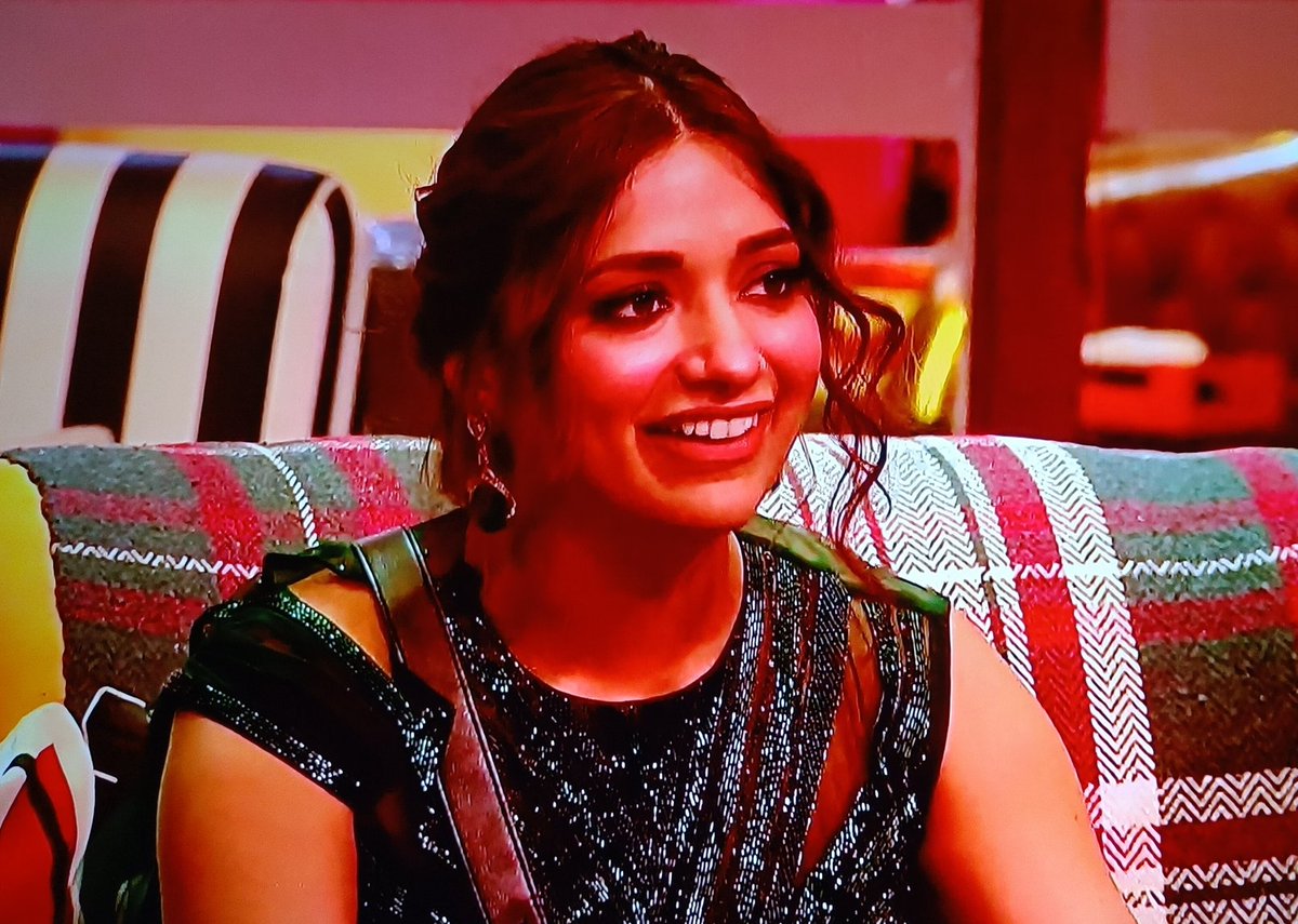 BiggBoss_Tak's tweet photo. Disgusting! Jiya Shankar thinks that acting ignorant and laughing all the time like she did nothing will look cute on the screen, but she comes across a Dumb, dumber and dumbest. I don't know what to write about this girl🐍 https://t.co/Raaronowgt