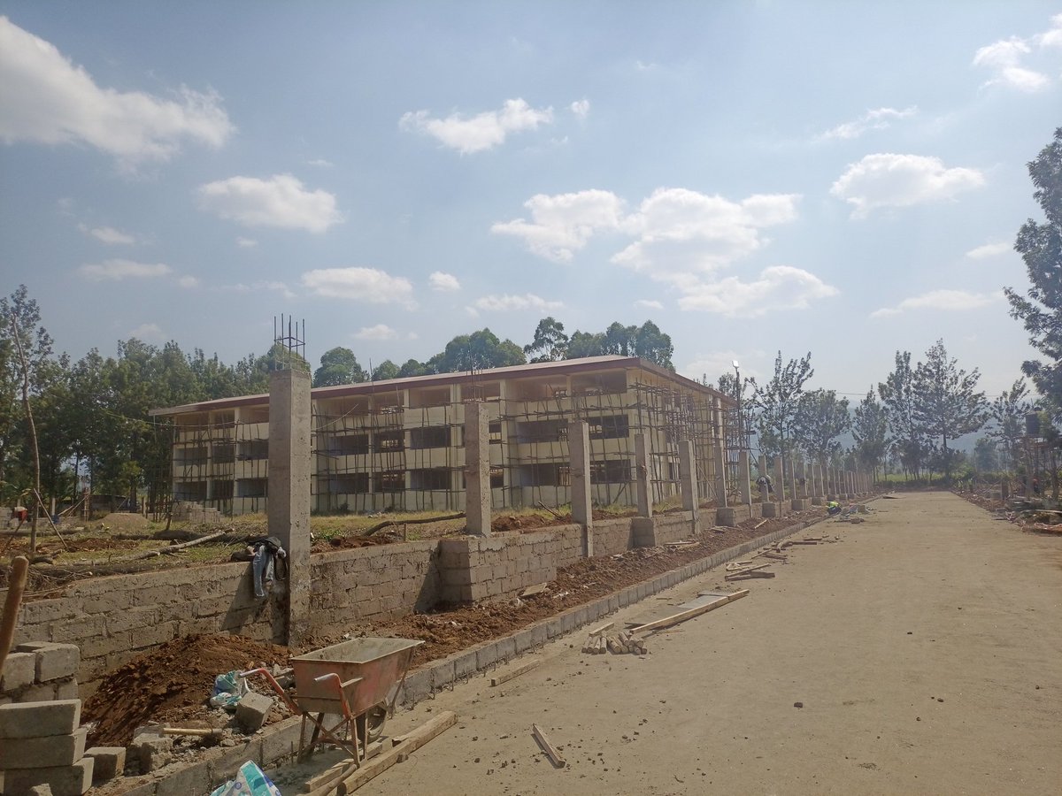 arsene_zagabe's tweet image. Cité de la science. Première phase: un hôpital général de référence MBL et une école technique moderne LA MODESTIE, camp des médecins et enseignants. Ici c'est pas à Bukavu, mais dans le territoire de #Kabare.. Accompagner le PD-145 du candidat Président AFDC-A et AEDC-A.