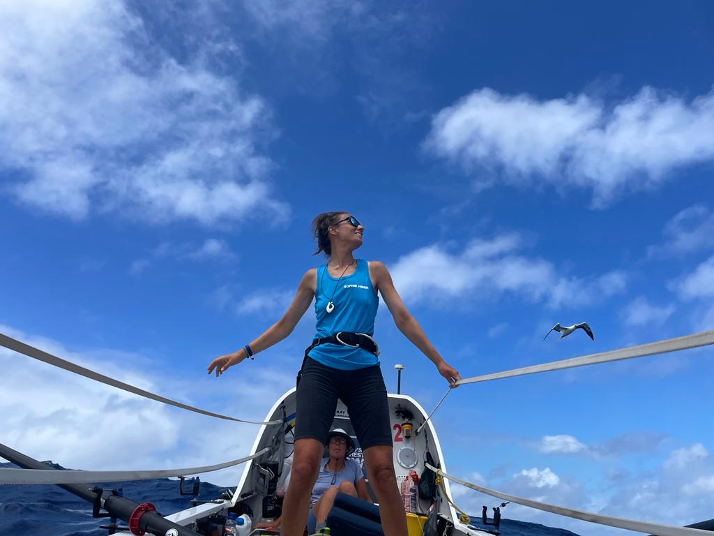 Just before the team spied land, a huge flock of birds surrounded them, diving in to the water as they hunted for fish. 🎣
•
It felt wonderful to be surrounded by so much life and energy and it was a clear sign they were almost at land! 💖