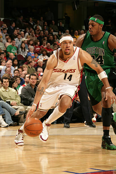 MrCleveland_216's tweet image. July 22, 2003: Cavs Big 3🏀
2⃣0⃣ yrs ago OTD, Cavs sign vet 2nd free agent to team w/ rookie Lebron, signing former Miami University F Ira Newble (along w/ previously signed PG Kevin Ollie) to mentor young LBJ 
Newble 5 yrs in CLE incl. 2007 ECF  
#BuildingATeam #Big3