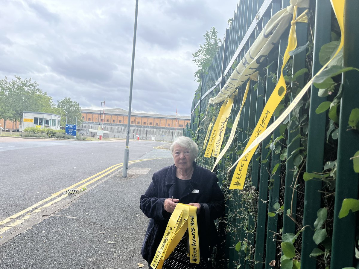 Replaced some of the Truman’s #YellowRibbons4Assange outside HMP Belmarsh