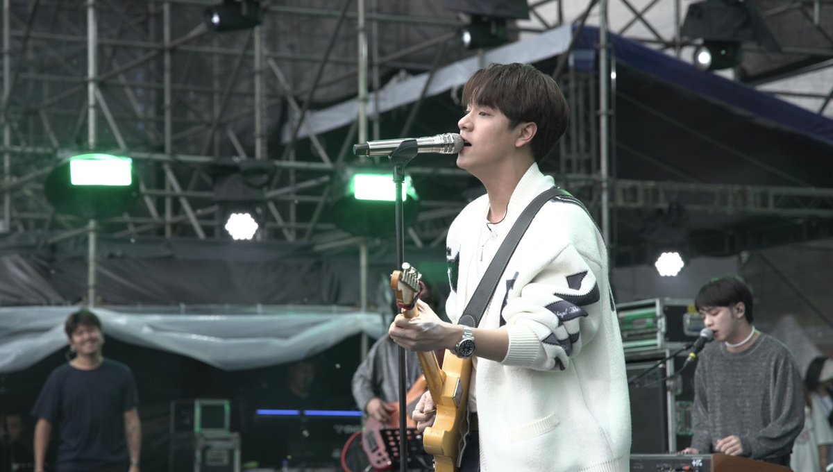 GMMTV's tweet photo. #NNNxGuiyangMusicFest 
感谢贵州Z纪元山湖音乐节，这对我们来说是一个很难忘的回忆，希望能够再次和大家见面🫶🏻

ขอบคุณ GUI YANG·2023·Z-ERA MUSIC FESTIVAL และแฟนๆ ทุกคนที่ร้องเพลงไปพร้อมกัน แล้วพบกันใหม่นะค้าบบบบ💙💜

Thank you GUI YANG·2023·Z-ERA MUSIC FESTIVAL. It was a memorable memory for us, Hope to see you again😎

#GMMTV