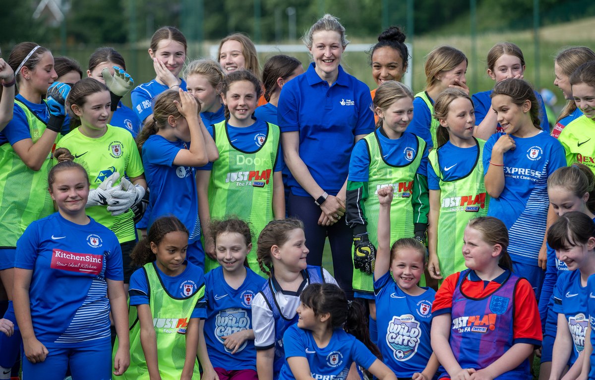 glossopfootball's tweet photo. It was amazing to welcome @Lionesses 🏴󠁧󠁢󠁥󠁮󠁧󠁿 record⚽️ @ellsbells89 to @GSThePlace to celebrate the funding provided by @TNLUK in @EnglandFootball initiatives such as #SquadGirls and #Wildcats!

The girls had a great time 🔵⚪️⚽️

📸 Ian Hodgson 

Full story 👇
https://t.co/hUTovU20Hp https://t.co/KEGGzccUAT