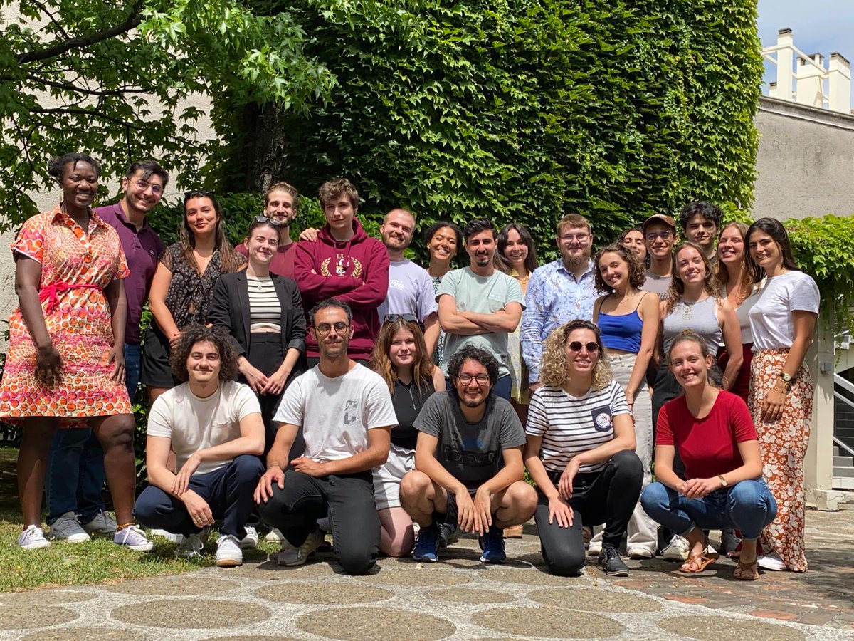 Pharma_ANEPF's tweet photo. Aujourd'hui débute le Week-End #Cadre pour notre bureau 🧑‍🏫

Nous nous retrouvons avec des membres des anciens bureaux de l’ANEPF pour échanger et débattre sur l'historique de la structure et ses perspectives d'évolution⏩

Merci à @RevuePrescrire de nous prêter leurs locaux ! 🤝 https://t.co/sGFGskicVT