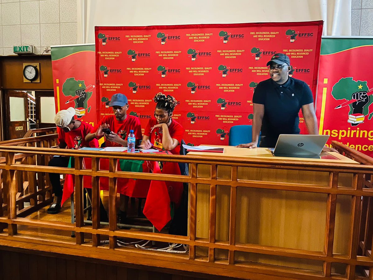 EFFSC_EL_UFH's tweet photo. ♦️Currently Happening .♦️
The Branch General Students Assembly is currently underway and the Branch Convenor Fighter Onikwa Maqhubela is delivering a political overview.
“The EFFSC through #DownWithDirectPayment has brought the whole SRC to the streets, kicking and screaming.” https://t.co/nYIWKOHSDk