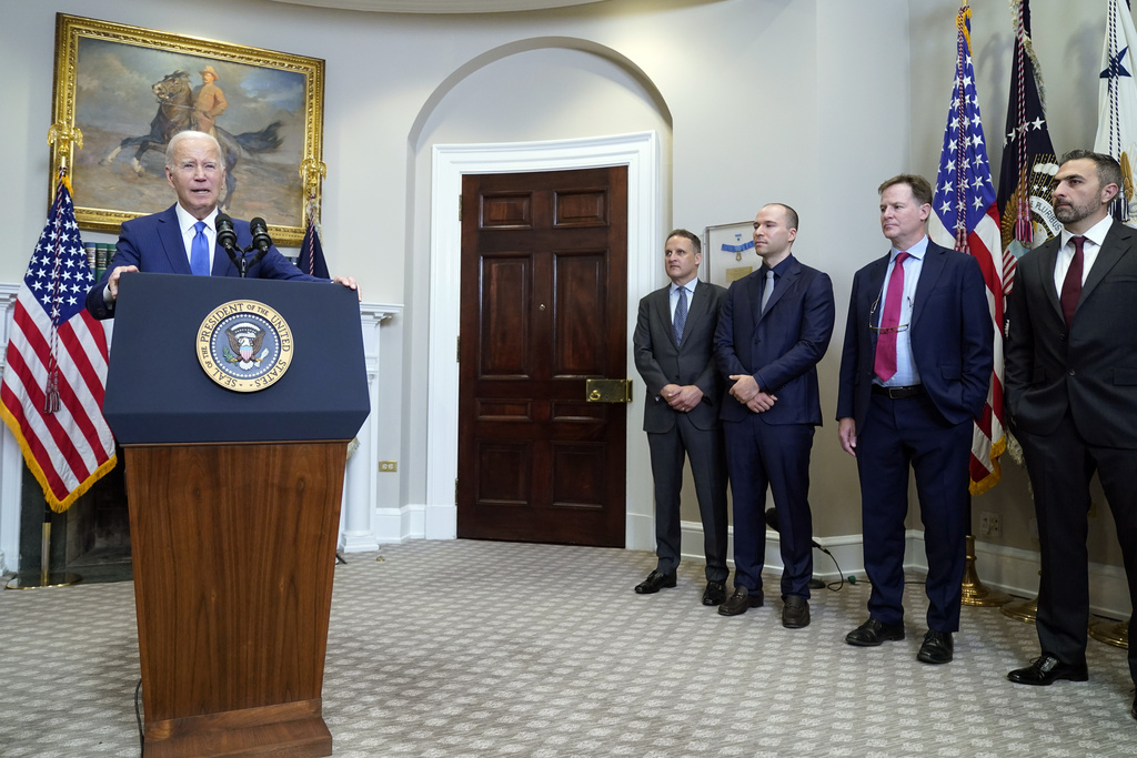 WASHINGTON (AP) — President Joe Biden said Friday that new commitments by Amazon, Google, Meta, Microsoft and other companies that are leading the development of artificial intelligence technology to meet a set of AI safeguards brokered by his White
https://t.co/26yrATxVk7 https://t.co/lIWAR3RNhM