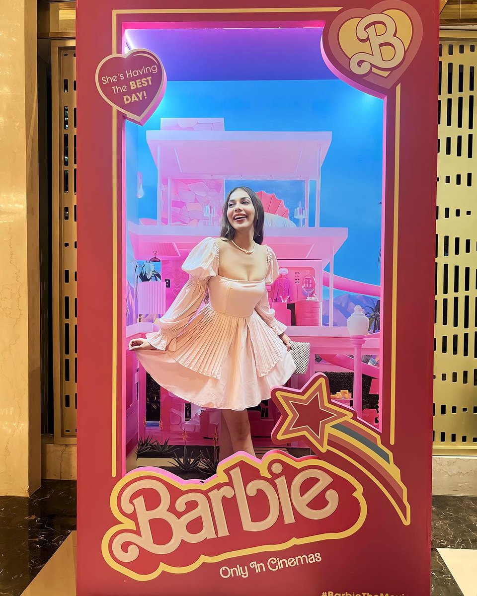 TeamPalakP's tweet photo. Our barbie, @ImPalakPurswani has her mates by her side quite always💫

#palakpurswani #barbie #pinkoutfit #girlsquad #akankshapuri #bigbossott #barbiepremier https://t.co/OCM6CIsKfb