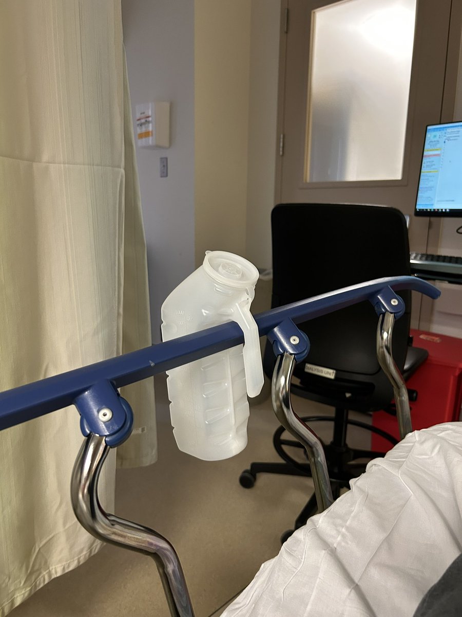 Let me tell you about peeing in a urinal… held by someone else.
A 🧵 on learning to battle embarrassment as a patient and how fear (of shame) can impact treatment. #peepressure 1/